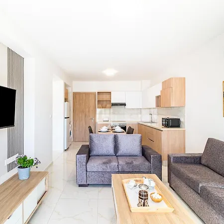 Adolina One Bedroom 103 By Ezoria Appartement *