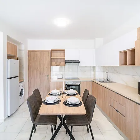 Adolina One Bedroom 103 By Ezoria Appartement *