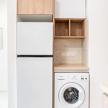 Adolina One Bedroom 103 By Ezoria Appartement *