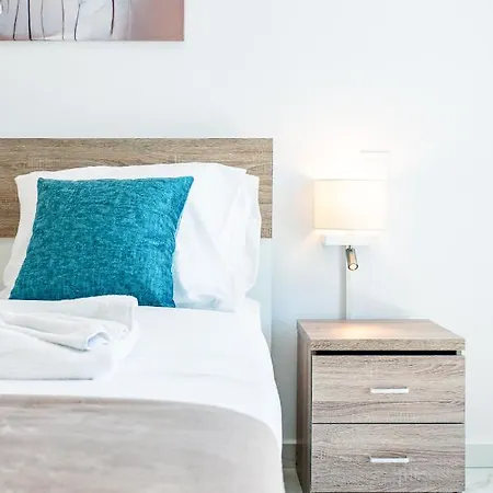 Adolina One Bedroom 103 By Ezoria Appartement *